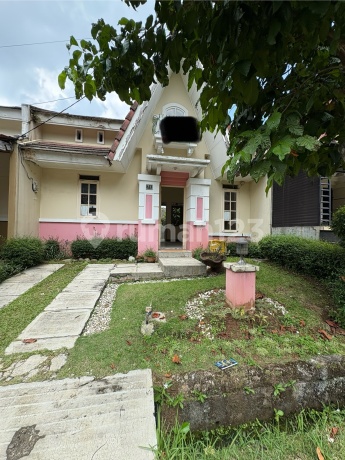 1-Story Ready-to-Occupy House with SHM Certificate, Close to Cultural Park in Taman Venesia Cluster, Sentul City, Bogor