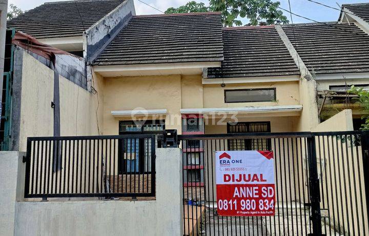 Rumah di jalan utama perumahan Cikeas Gardenia 