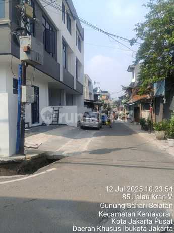 Rumah 3 Lantai 3 Kamar ******** Kemayoran Bebas Banjir ********