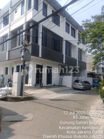 Rumah Pinggir Jalan ******** Usaha Lokasi Strategis Di Gunung Sahari Selatan Kemayoran Jakarta Pusat