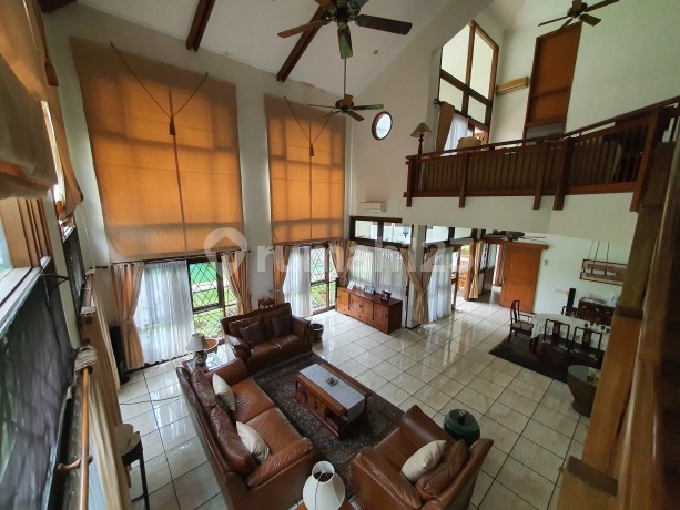 Rumah Hoek Swimming Pool di Teras Golf Bukit Golf BSD, Tangerang Selatan