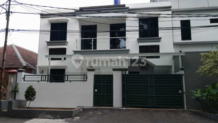 Di Jual Rumah Strategis Dekat Stasiun Tanjung Barat Jakarta Selatan