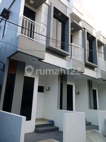 Rumah di Jual 2 Lantai Utan Kayu Dekat Tol Rawamangun Rumah di Jual 2 Lantai Utan Kayu Dekat Tol Rawamangun