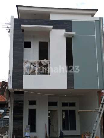 Rumah di Jual 2 Lantai Siap Huni Pulogadung Jakarta Timur