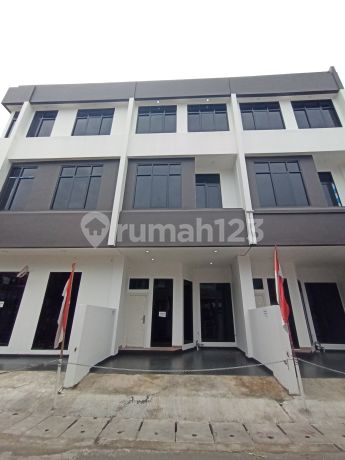 Dijual Runah 3,5 Lantai Ready 10 Menit Dari Prj