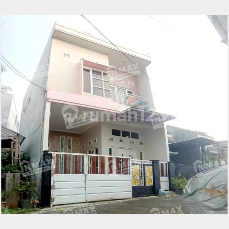 S28bob Rumah Siap Huni 2 Lantai Kamar Banyak di Joyo Grand Malang