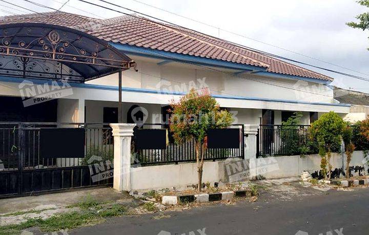 Rumah Luas di Bukit Hijau Tlogomas, Ada Taman Dalam Dan Samping