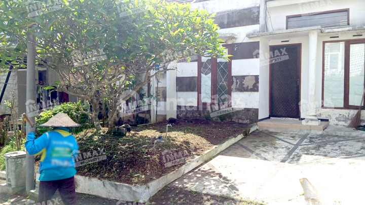 S42alb Rumah Siap Huni di Tidar Malang, Row Jalan Lebar Ada Taman Depan
