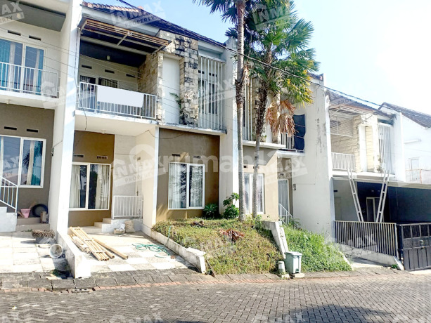 S08den 2-Story Minimalist Semi-Furnished House in Tidar Malang S08den 2-Story Minimalist Semi-Furnished House in Tidar Malang