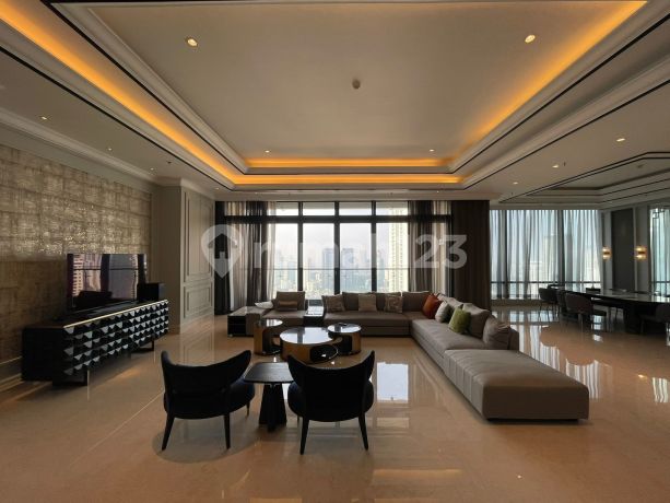 Apartment Raffles Residences 4 BR Furnished Nice