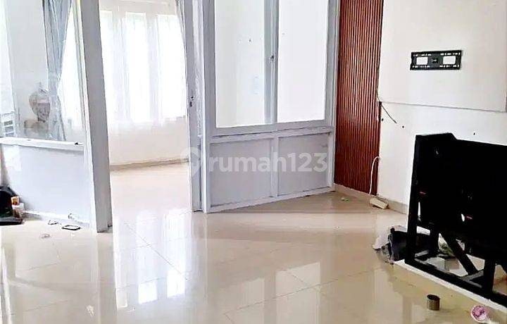 Dijual Rumah Cantik Dengan Banyak Kamar di Komplek Perumahan Griya Metropolitan Bekasi Barat.