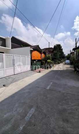 DIJUAL RUMAH BARU DENGAN 2 CARPORT DI BUMI RINJANI, 5 MENIT KE TOL GRAND WISATA, BEKASI DIJUAL RUMAH BARU DENGAN 2 CARPORT DI BUMI RINJANI, 5 MENIT KE TOL GRAND WISATA, BEKASI
