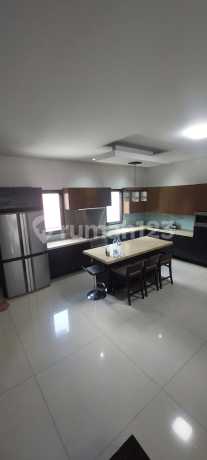 Rumah Murah 3 Lantai Full Furnished Bagus SHM Maple Town House
