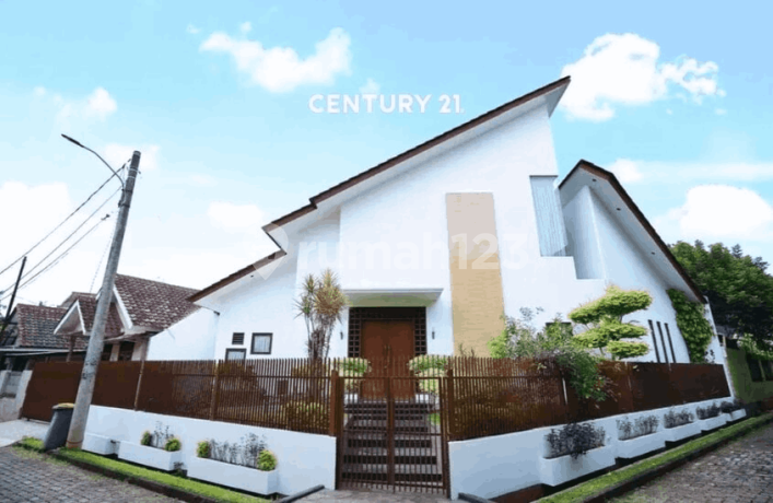 Rumah Cantik Desain Unik Suasana Asri Di Villa Gunung Lestari