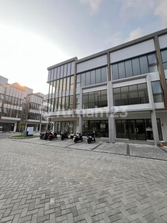 For Sale: Shop House in a Very Crowded Visitor Area For Sale: Shop House in a Very Crowded Visitor Area