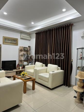 Dijual Cepat Ayo Turun Harga Rumah Bagus Cantik Lux Terawat Siap Huni Semi Furnished Bangunan 3 Lantai di Komplek Istana Pasteur Regency