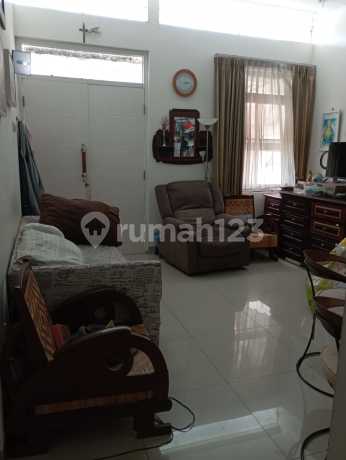 Dijual Rumah Bagus Cantik Terawat Siap Huni Lokasi Rumah Dekat Gerbang dan Satpam Aman di Sariwangi Highland Dijual Rumah Bagus Cantik Terawat Siap Huni Lokasi Rumah Dekat Gerbang dan Satpam Aman di Sariwangi Highland