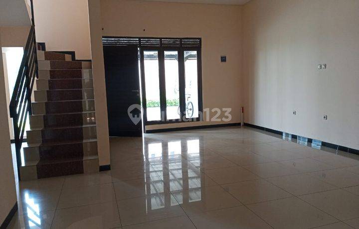 Dijual Rumah 2 Lantai Modern Siap Huni di Grand Sharon Residence