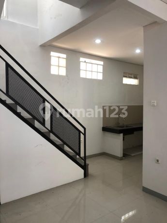 Jual Rumah Bagus Cantik Terawat Siap Huni Hadap Timur di Taman Holis Indah 1