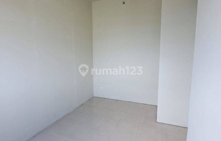Apt Grand Emerald Lt 29 , 35m2. Ada Parkir & Pool