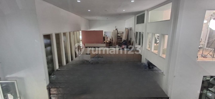 For Sale Ruang Usaha Strategis, Posisi Hoek 3 Lantai di Jalan Sutami Bandung