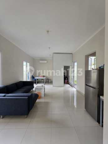 Rumah Depan Kolam Renang Cluster San Lorenzo Gading Serpong