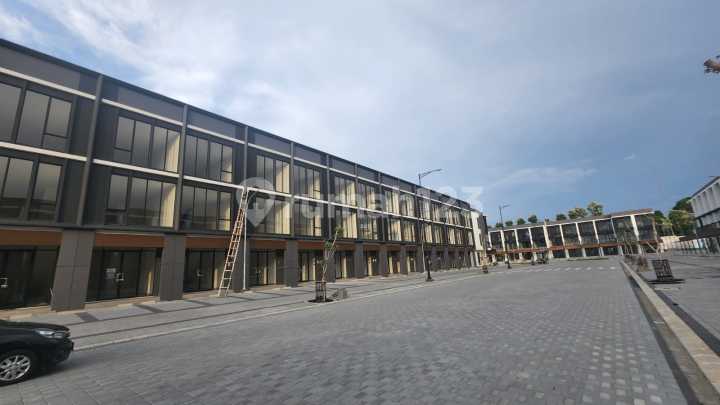Dijual/Disewa Ruko Hampton Avenue 3 Lantai 