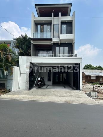 Brand New House di Pinggir Jln Raya Cocok untuk Tempat Usaha