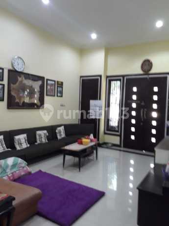 BANGUNAN BAGUS TERAWAT Rumah 2 Lantai Garden Dian Regency Waru Sidoarjo 7x16 SHM Kamar 6 Butuh Laku Cepat BANGUNAN BAGUS TERAWAT Rumah 2 Lantai Garden Dian Regency Waru Sidoarjo 7x16 SHM Kamar 6 Butuh Laku Cepat