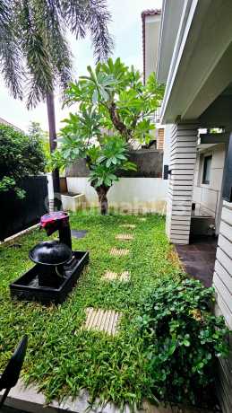 TURUN HARGA  Rumah Central Park Ahmad Yani Surabaya Sudah Renov  8x19.5 SHM 2 Lantai Terawat