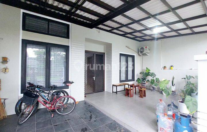 HADAP TAMAN Rumah Central Park Ahmad Yani Surabaya Bangunan Terawat 8x19.5 SHM Harga 2M an