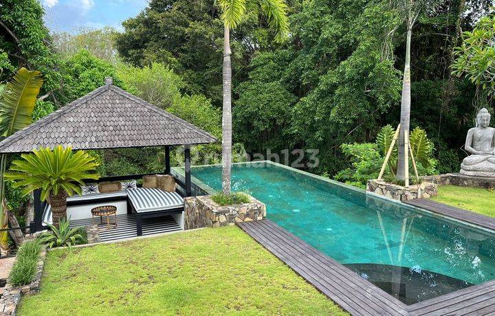 Near Beaches Luxury Mediteranian 5 Bedrooms Villa Canggu Bali 23.4 Are Big Pool
