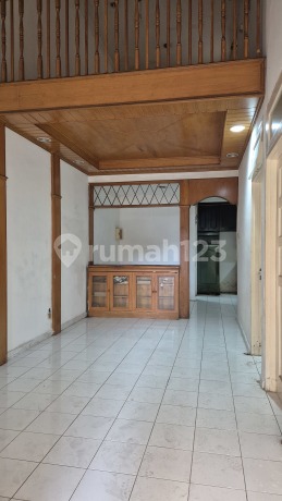 Dijual Rumah, 2 Lantai, SHM, Dekat Akses Tol, bisa KPR