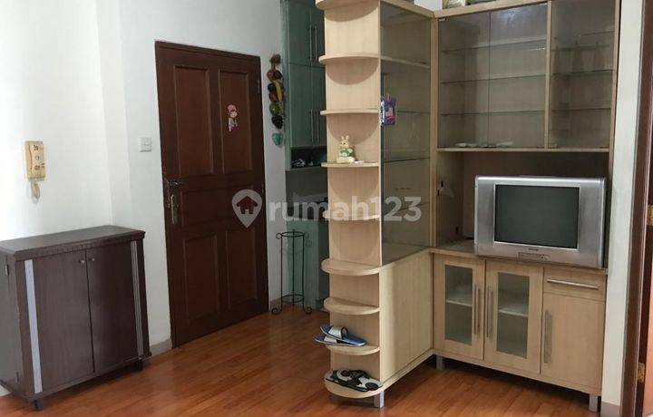 Dijual Apartemen Mediterania Semi Furnish ,br 2