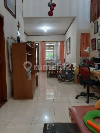 Dijual rumah 2 lantai di Perumahan Jatiwarna Indah