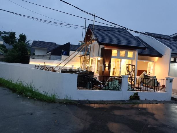 Spacious House LT 220 Access Near Ciputra Cibubur Mall Flood-Free J39928