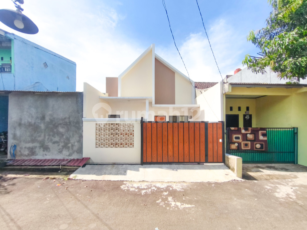 Ready-to-Occupy House 10 Minutes to West BSD Toll Gate 1, Assisted with KPR J39017 Ready-to-Occupy House 10 Minutes to West BSD Toll Gate 1, Assisted with KPR J39017