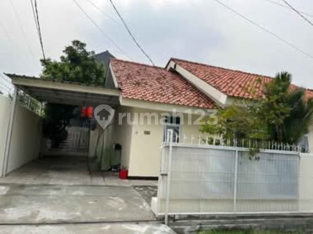 Rumah Luas Strategis 13 Menit ke Living World Alam Sutera J-37562