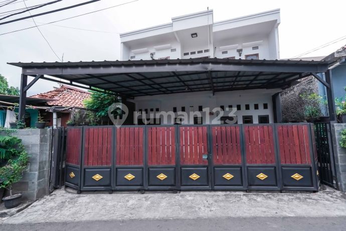 Strategic House 7 Minutes to Lenteng Agung Toll Gate, Flood-Free J38850 Strategic House 7 Minutes to Lenteng Agung Toll Gate, Flood-Free J38850