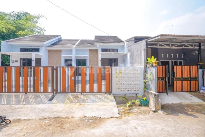 2 BR House Ready to Live 15 Minutes to Mitra Keluarga Cibubur Hospital KPR Available J33782 2 BR House Ready to Live 15 Minutes to Mitra Keluarga Cibubur Hospital KPR Available J33782