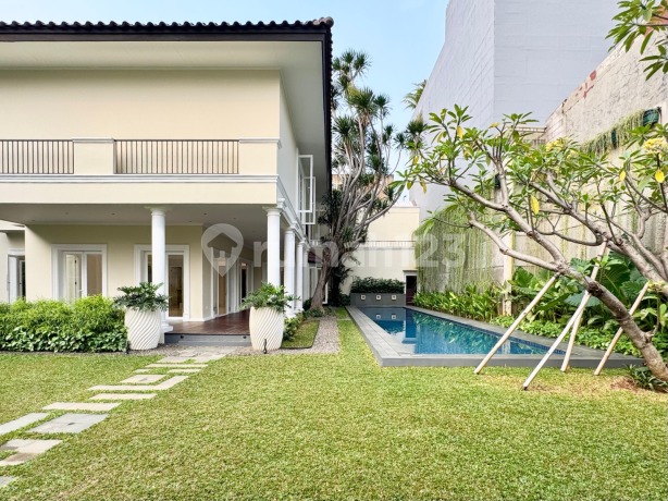 Dijual Rumah Di Senopati - 3+1 Bedroom