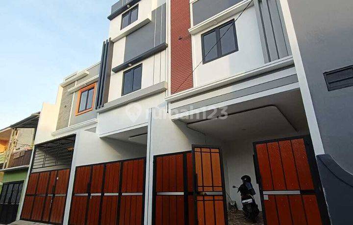 (kpr) Rumah 3 Lantai Lokasi Cempaka Putih Dalam Kompleks