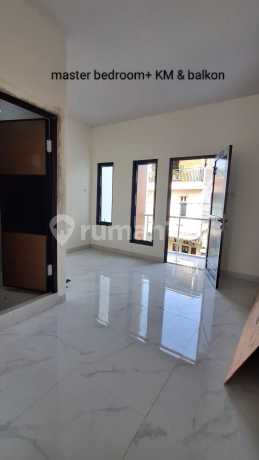 2 Lantai KPR Siap Huni Kemayoran Lokasi Pinggir Jalan