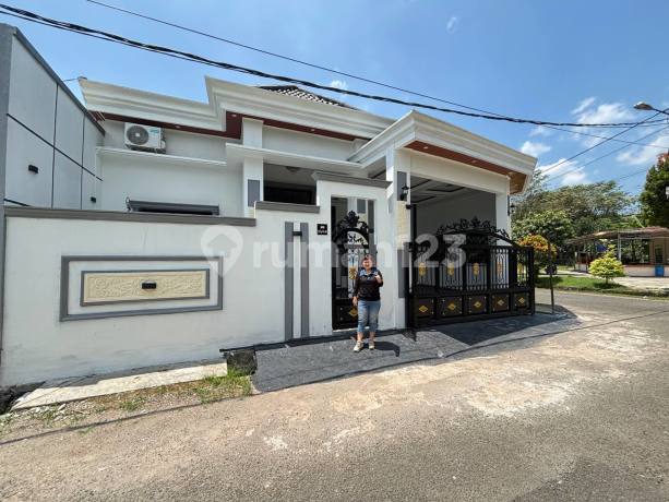 Rumah Cantik Mewah Megah Posisi Hook di Citra Indah City