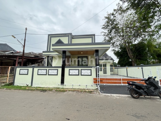 Rumah Hoek Baru Siap Huni Luas Asri Bisa Usaha