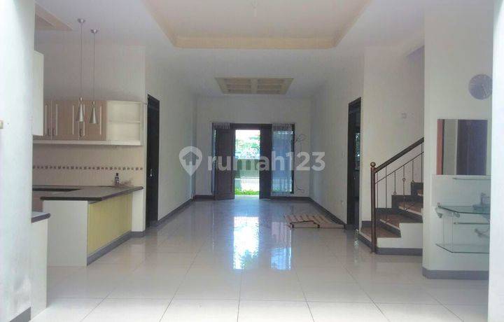 Rumah di sayap batu nunggal Parakan waas kota bandung