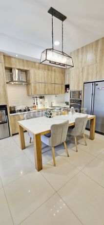 Rumah Cantik di Setra Glory Setraduta Kota Bandung