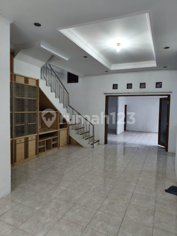 For Sale / Rent 2-Story Building House in Pasadena Residence Complex, Caringin