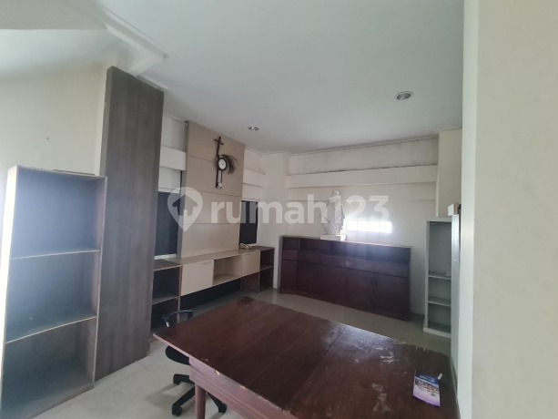Rumah Minimalis 2.5 lantai ada basement di Taman Simpruk Lippo Cikarang posisi strategis , tenang dan nyaman Rumah Minimalis 2.5 lantai ada basement di Taman Simpruk Lippo Cikarang posisi strategis , tenang dan nyaman