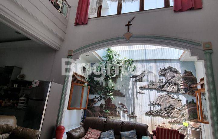 RUMAH MEWAH YANG MEGAH DIKOMPLEK TAMAN HARAPAN INDAH JELAMBAR GROGOL PETAMBURAN JAKARTA BARAT